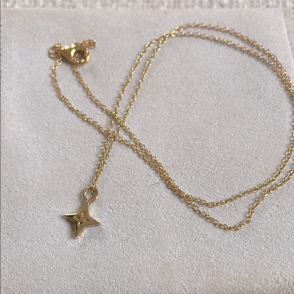Gold Star Pendant Necklace